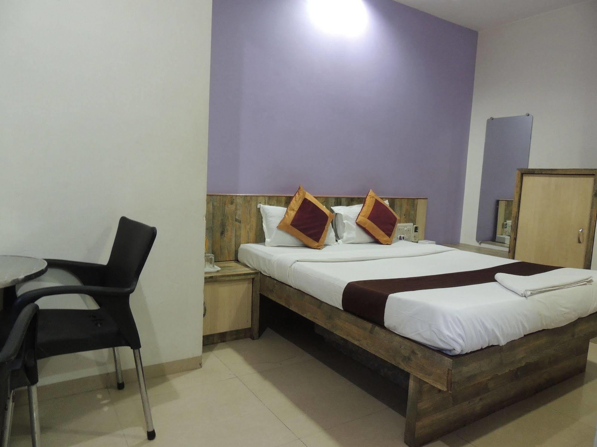 Fabhotel Galaxy Suite มุมไบ ภายนอก รูปภาพ