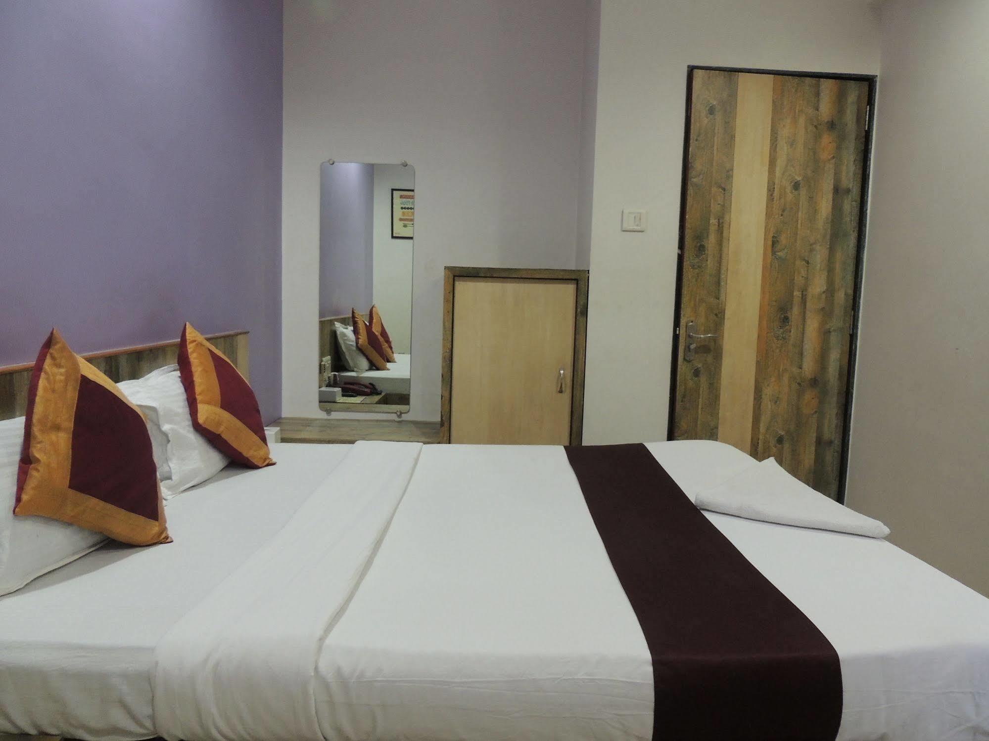 Fabhotel Galaxy Suite มุมไบ ภายนอก รูปภาพ